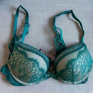 Victoria’s Secret lace detail push up bra 32C